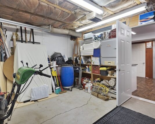 Jak przechowywać narzędzia ogrodnicze w piwnicy w celu zwiększenia ich trwałości